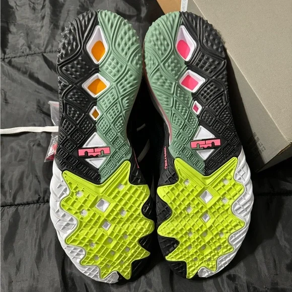 Brand New Lebron James space jam muti colors Sz with Box​